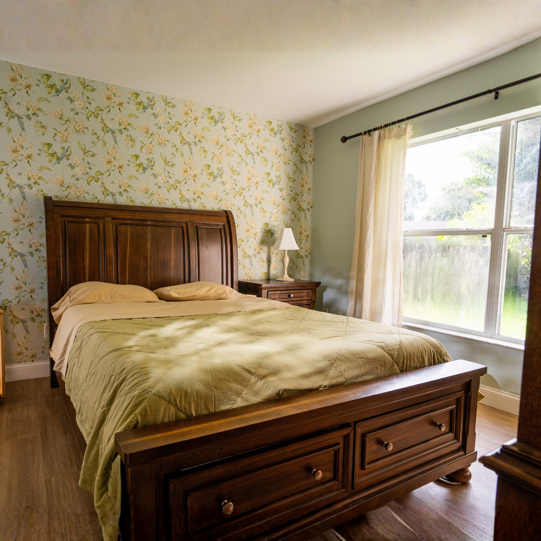 The Cambric Cotton Comforter